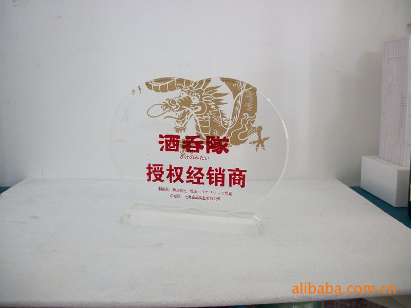 中山工艺制品全解析:从亚克力到金属,企业礼品定制的制造之道